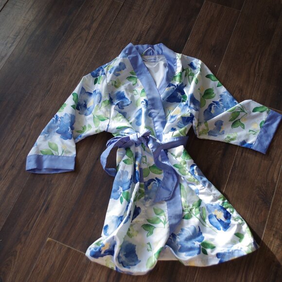 Hello Gorgeous Satin Robe - Picture 2 of 4